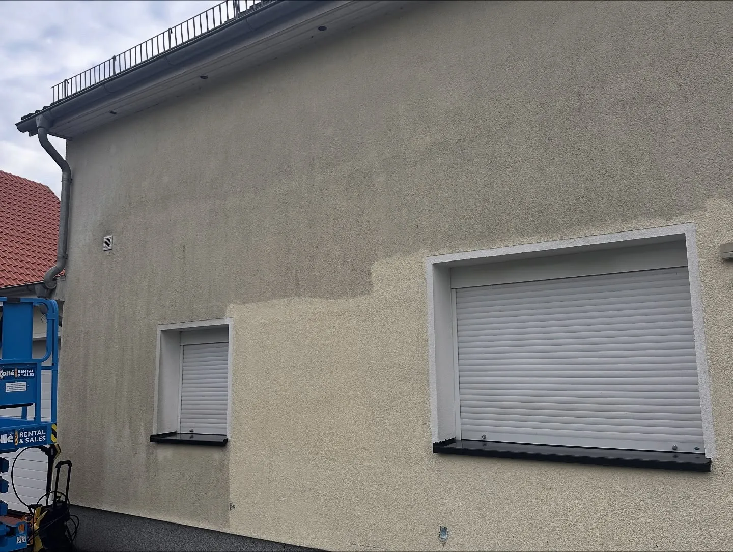 Fassadenreinigung Bremen halb gereinigt
